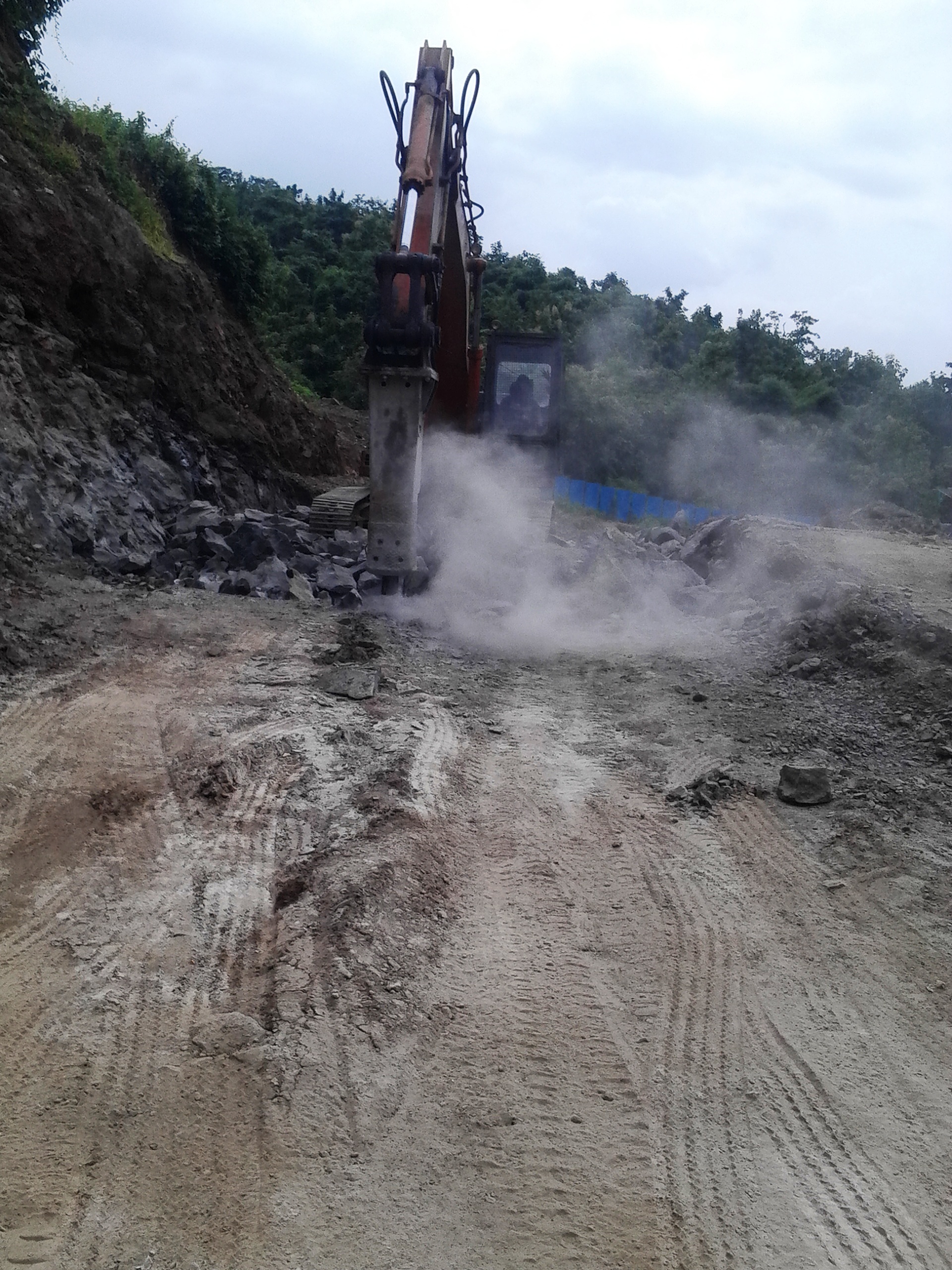 Earthwork of 2.75 Pipe at Khopoli photo 11
